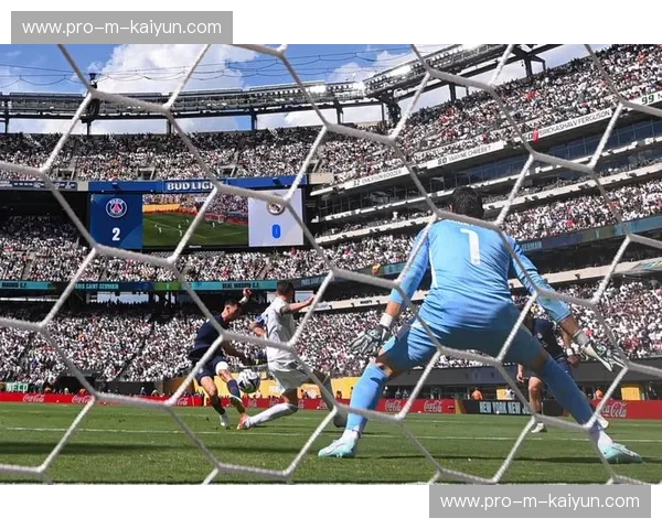 巴黎圣日耳曼高位逼抢战术研究：三秒内完成射门的进攻哲学